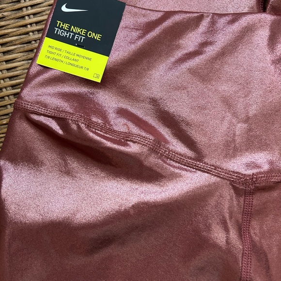 Women’s Nike Leggings - Picture 3 of 4